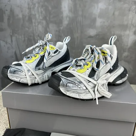 バレンシアガ スニーカー