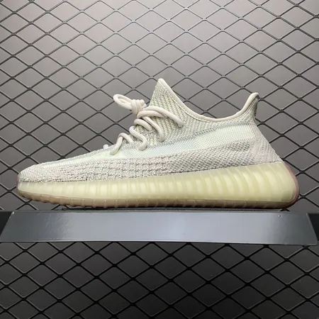 アディダス スニーカー