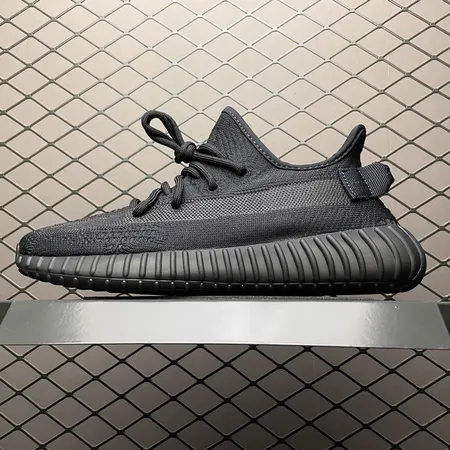 アディダス スニーカー