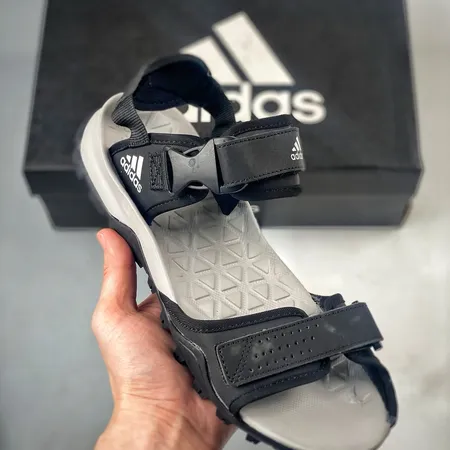 アディダス サンダル