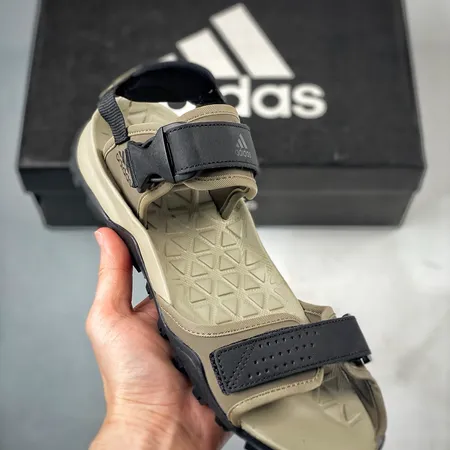 アディダス サンダル