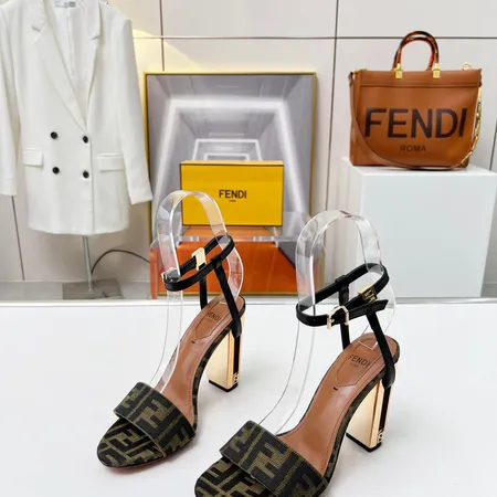 フェンディ サンダル