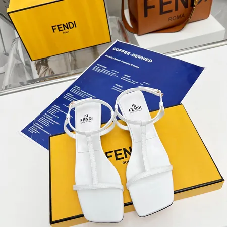 フェンディ サンダル