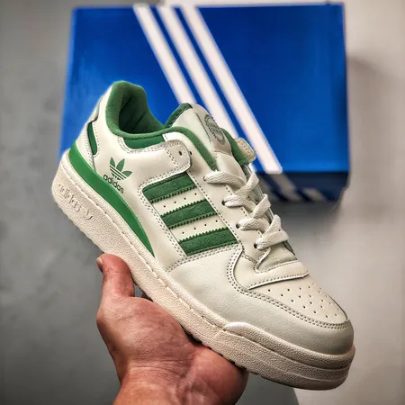 アディダス カジュアルシューズ