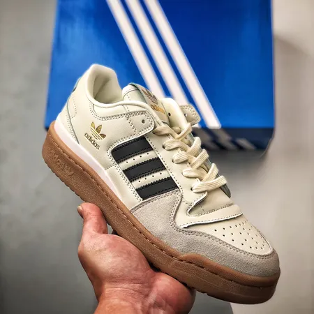 アディダス カジュアルシューズ