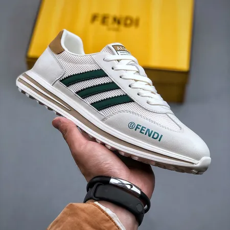 フェンディ カジュアルシューズ