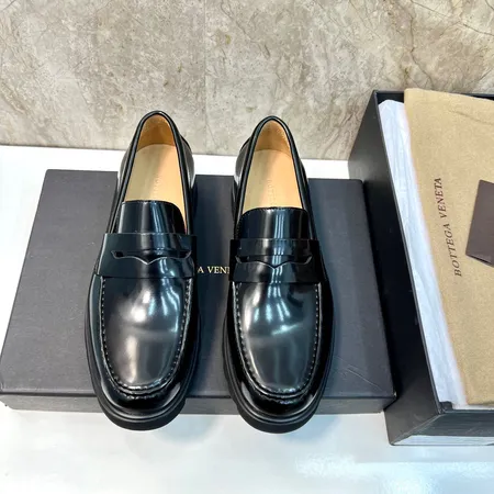 ボッテガ ヴェネタ ビジネスシューズ