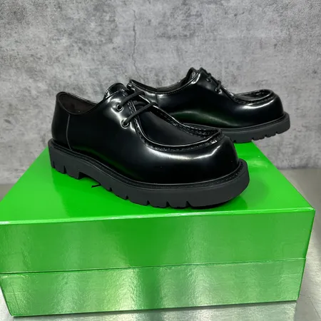 ボッテガ ヴェネタ ビジネスシューズ