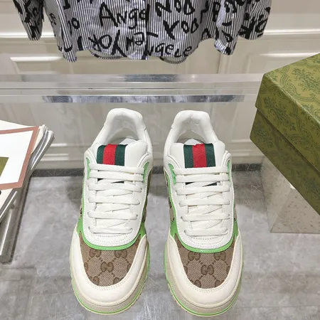 グッチ カジュアルシューズ