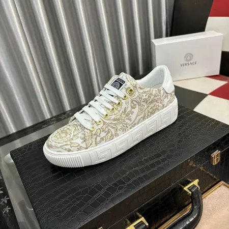 ヴェルサーチ カジュアルシューズ