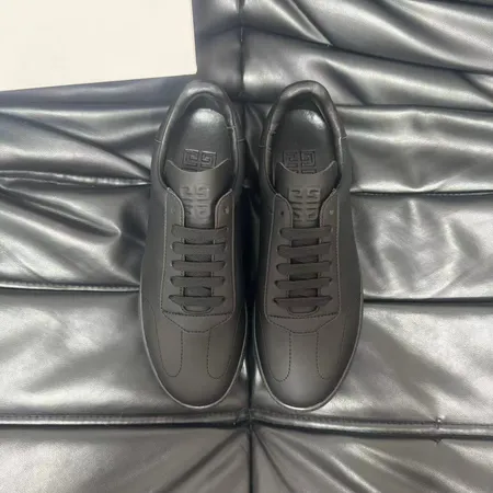 ジバンシィ カジュアルシューズ