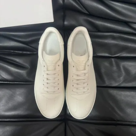 ジバンシィ カジュアルシューズ