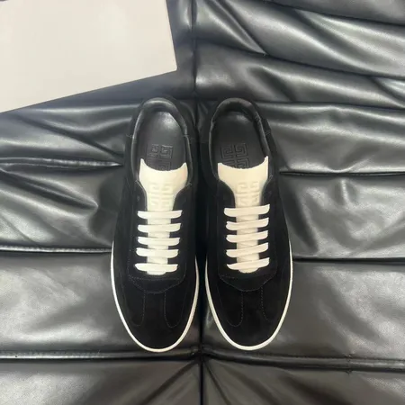 ジバンシィ カジュアルシューズ