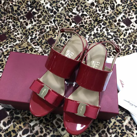 フェラガモ サンダル