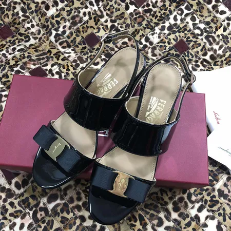 フェラガモ サンダル