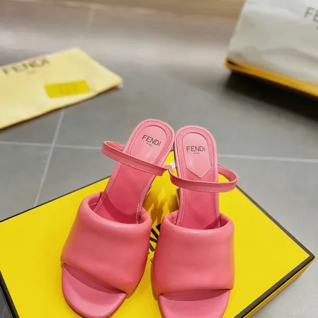 フェンディ サンダル