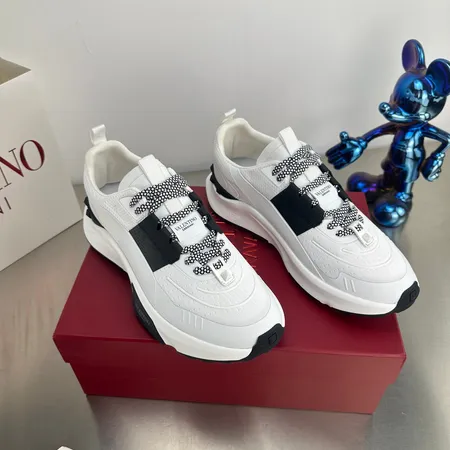 ヴァレンティノ スニーカー