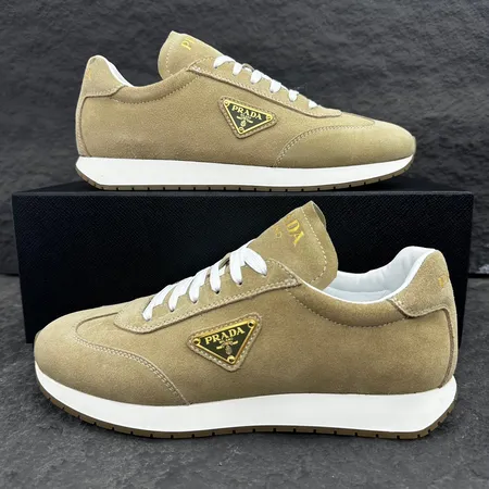 プラダ カジュアルシューズ