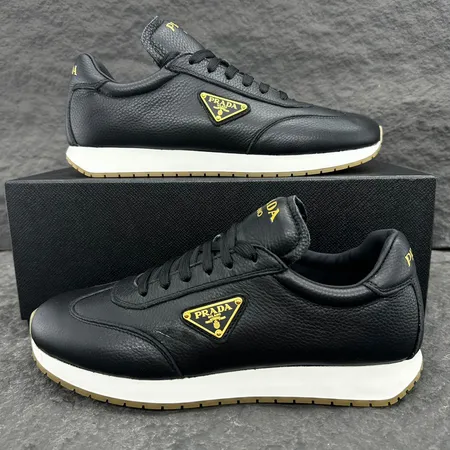 プラダ カジュアルシューズ