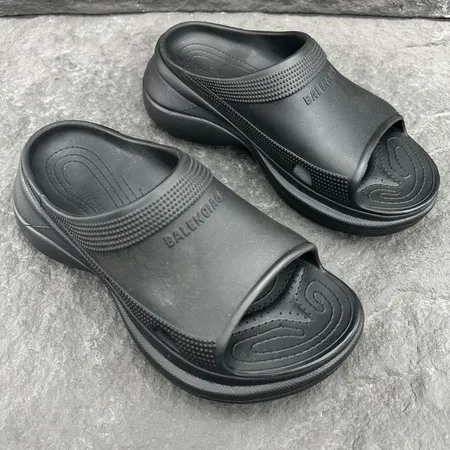 バレンシアガ スリッパ