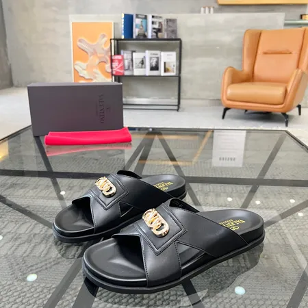 ヴァレンティノ スリッパ