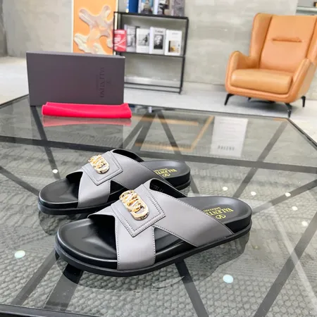 ヴァレンティノ スリッパ