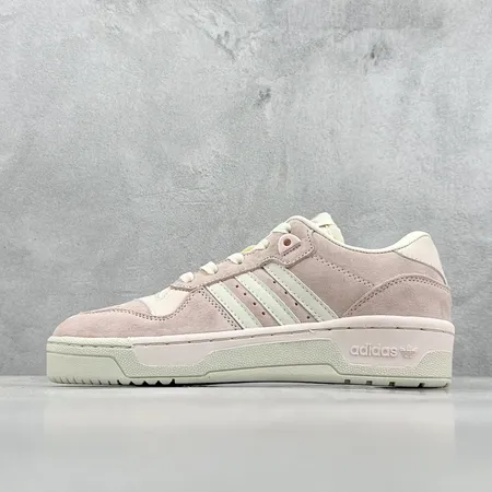 アディダス カジュアルシューズ