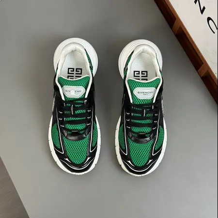 ジバンシィ スニーカー