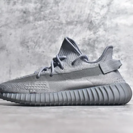 アディダス スニーカー