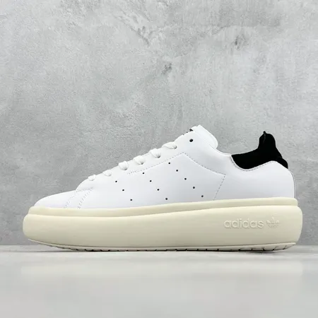 アディダス カジュアルシューズ