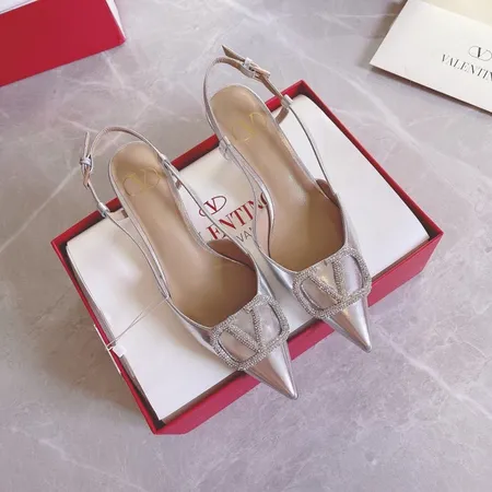 ヴァレンティノ サンダル