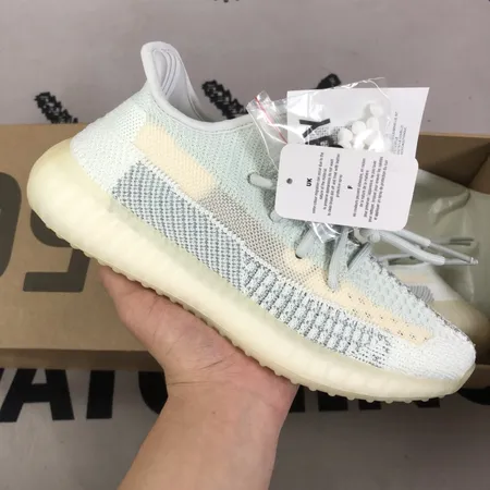 アディダス スニーカー