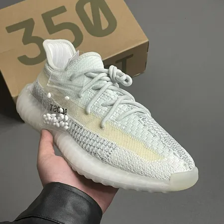 アディダス スニーカー