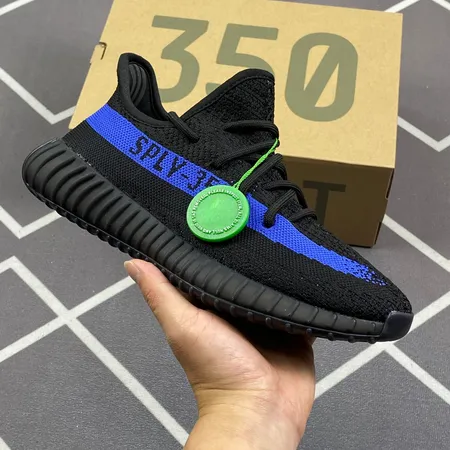 アディダス スニーカー