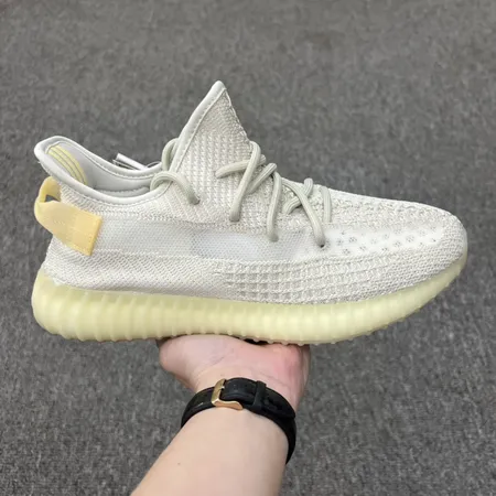 アディダス スニーカー