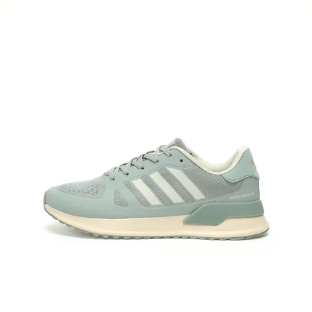 アディダス スニーカー