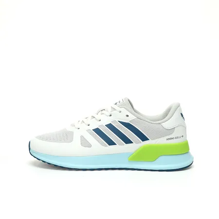 アディダス スニーカー