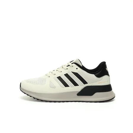 アディダス スニーカー