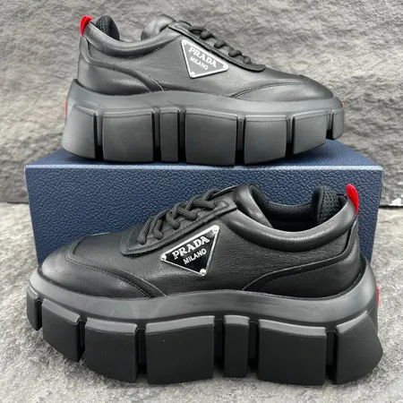 プラダ スニーカー