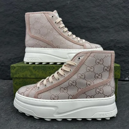 グッチ カジュアルシューズ