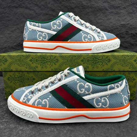 グッチ カジュアルシューズ