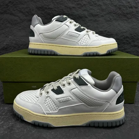 グッチ カジュアルシューズ