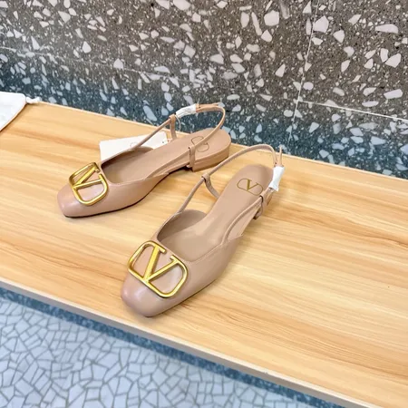 ヴァレンティノ サンダル