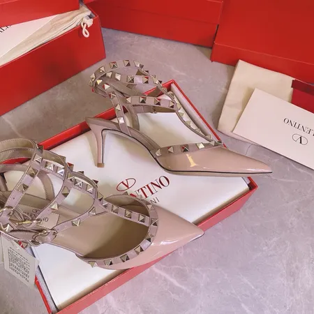 ヴァレンティノ サンダル