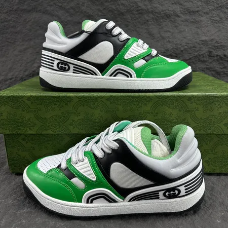 グッチ カジュアルシューズ