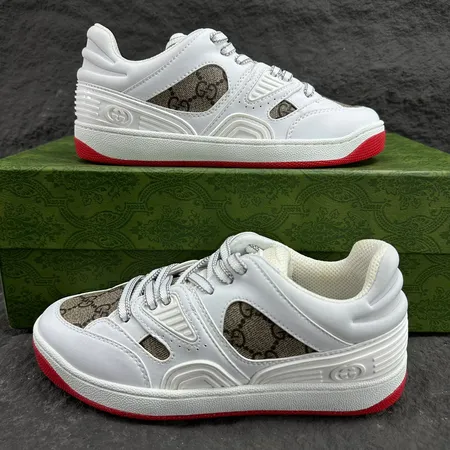 グッチ カジュアルシューズ