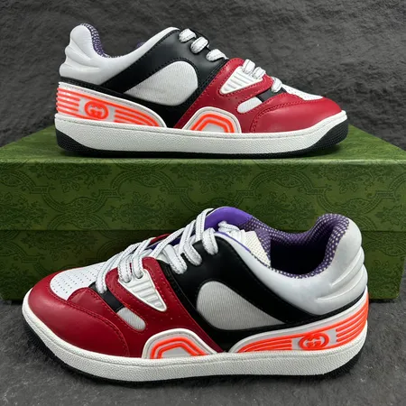 グッチ カジュアルシューズ