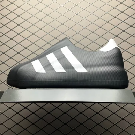 アディダス カジュアルシューズ