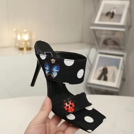 ヴェルサーチ サンダル