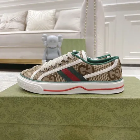 グッチ カジュアルシューズ
